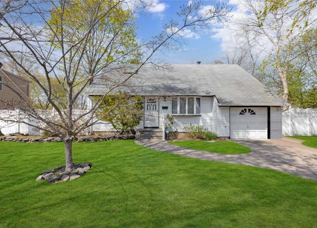 Property at 5 Krause St, Bay Shore, NY 11706, 4 beds, 2 baths