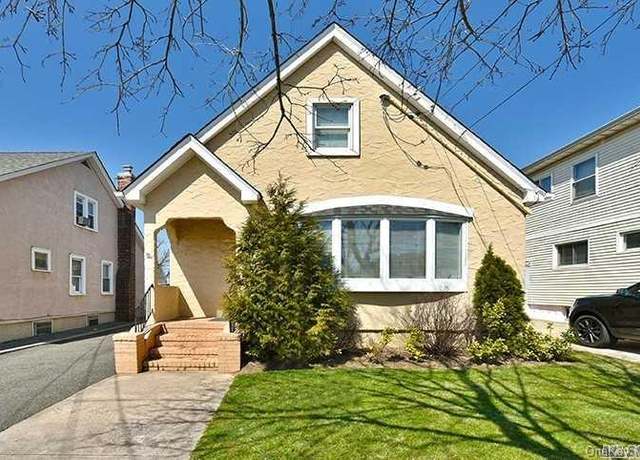 Property at 1000 Russell St, Franklin Square, NY 11010, 4 beds, 1 bath