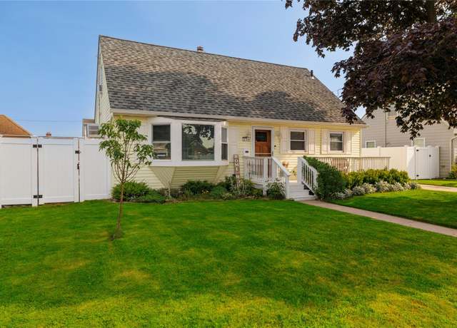 Property at 196 Chamberlin St, Oceanside, NY 11572, 3 beds, 1 bath