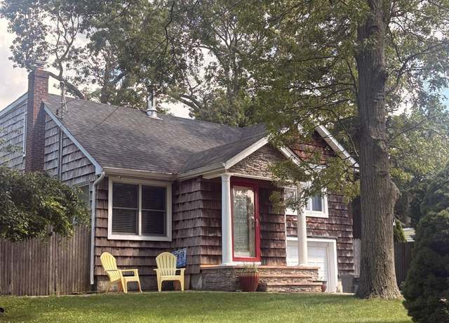 Property at 17 Tulip Rd, Rocky Point, NY 11778, 4 beds, 1.5 baths