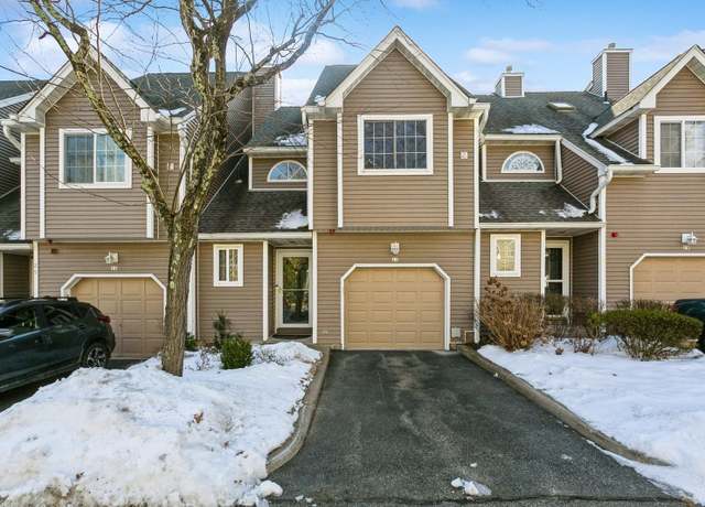 Property at 27 Eagle Ridge Way, Nanuet, NY 10954, 2 beds, 2.5 baths