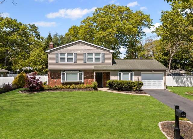 Property at 9 Welbourn Ln, Coram, NY 11727, 3 beds, 2.5 baths