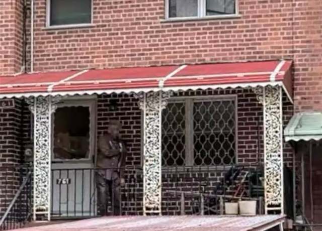 Property at 761 E 232nd St, Bronx, NY 10466, 4 beds, 2 baths