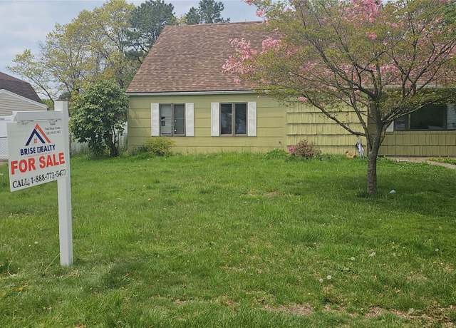Property at 88 Matsunaye Dr, Medford, NY 11763, 3 beds, 1 bath
