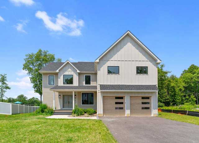 Property at 47 Wildwood Dr, Rock Tavern, NY 12575, 4 beds, 5.5 baths