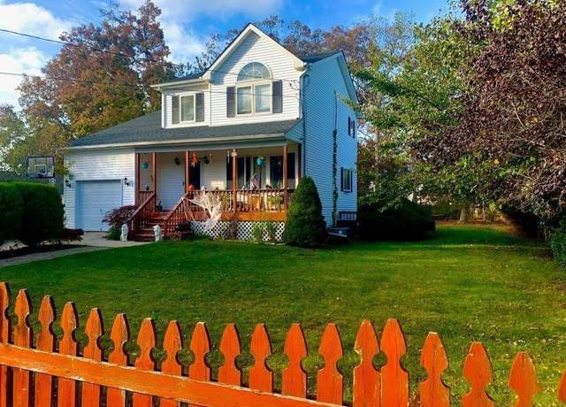 Property at 105 Parkview Dr, Shirley, NY 11967, 4 beds, 2.5 baths