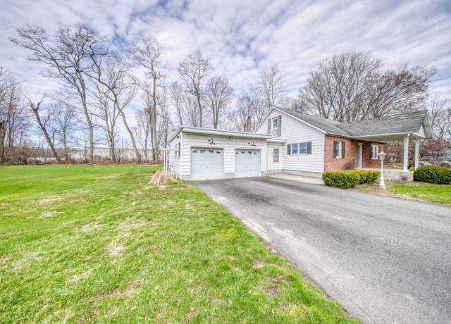 Property at 8 Didio Ln, Montgomery, NY 12549, 4 beds, 1.5 baths