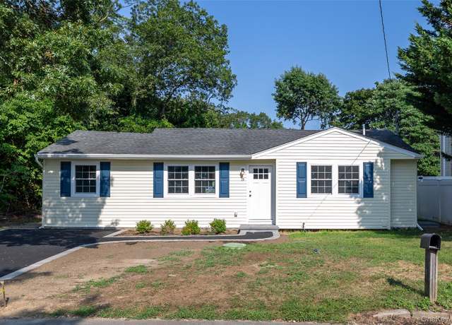 Property at 15 Maple St, Wyandanch, NY 11798, 4 beds, 1 bath