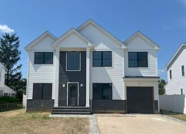 Property at 48 Knickerbocker Rd E, Plainview, NY 11803, 5 beds, 4.5 baths