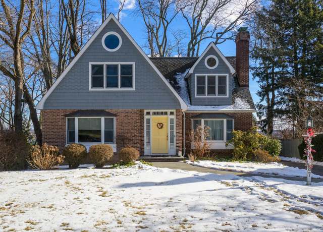 Property at 87 Summit Rd, Port Washington, NY 11050, 5 beds, 3 baths