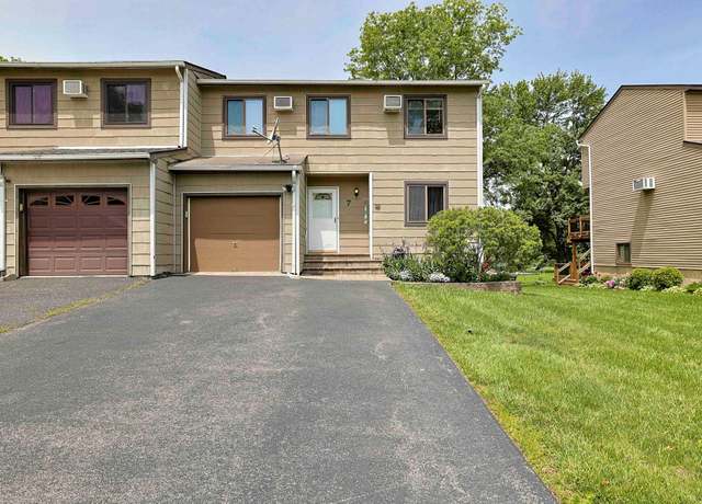 Property at 7 Briar Ct, Fishkill, NY 12524, 2 beds, 1.5 baths