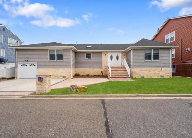 Property at 956 Pacific St, Lindenhurst, NY 11757, 3 beds, 2 baths