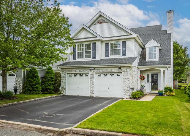 Property at 40 Ethan Cir, Middle Island, NY 11953, 4 beds, 2.5 baths