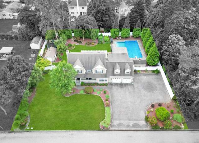 Property at 4 Vera Ct, Centereach, NY 11720, 5 beds, 2.5 baths