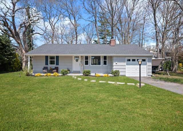 Property at 225 Connetquot Dr, Oakdale, NY 11769, 2 beds, 1 bath