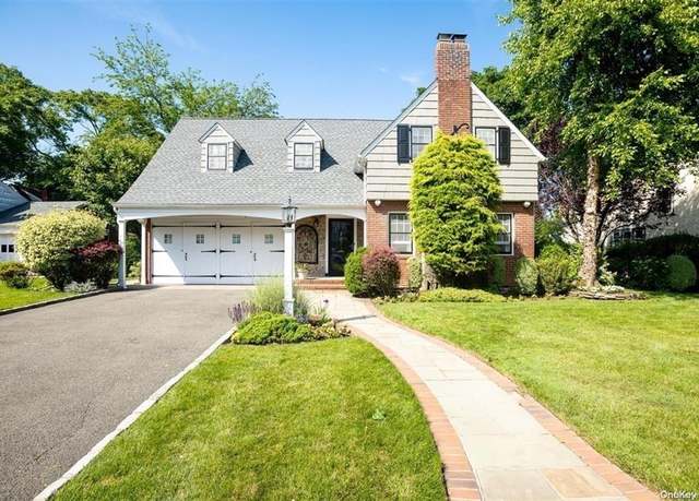 Property at 41 Westminster Rd, Rockville Centre, NY 11570, 4 beds, 2.5 baths