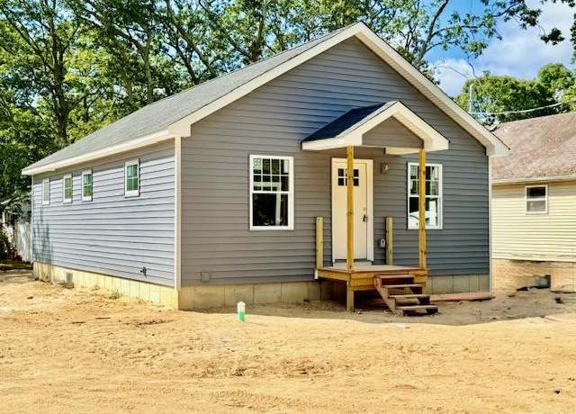 Property at 114 Bedford Ave, Mastic, NY 11950, 3 beds, 1 bath