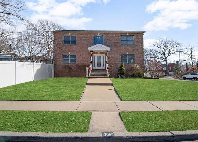 Property at 2007 Brook Pl, Bellmore, NY 11710, 4 beds, 2.5 baths