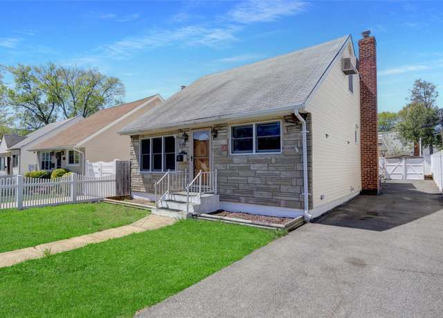 Property at 14-46 142 St, Whitestone, NY 11357, 4 beds, 3 baths