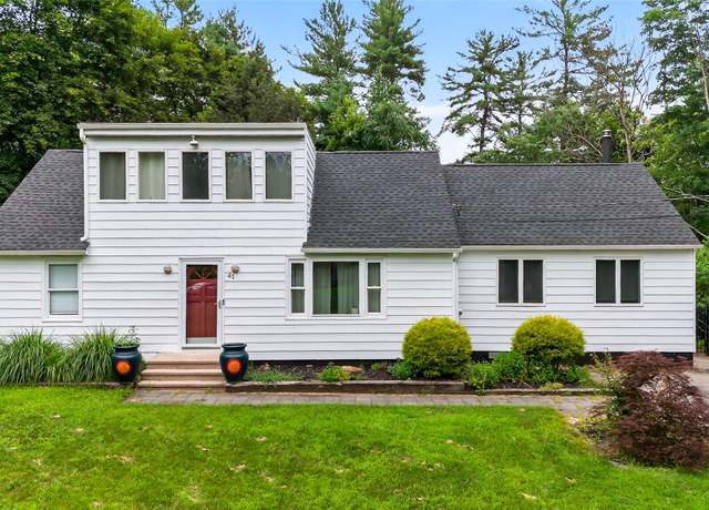 Property at 41 White Oaks Rd, Hyde Park, NY 12538, 3 beds, 1.5 baths