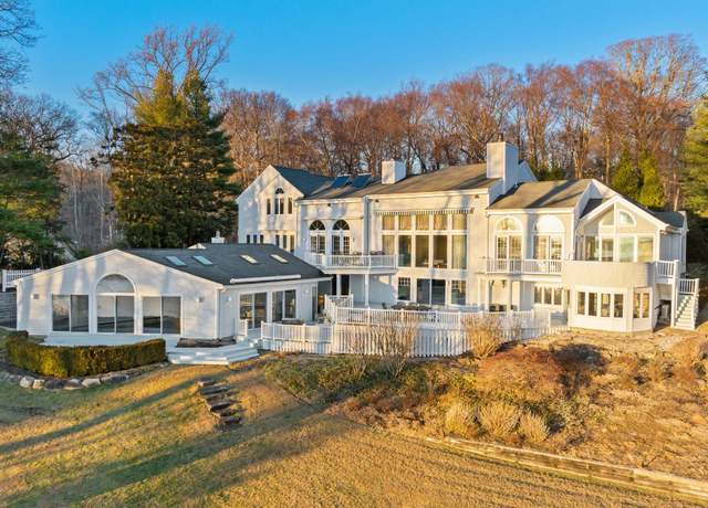 Property at 19 Mallard Dr, Lloyd Harbor, NY 11743, 6 beds, 7.5 baths