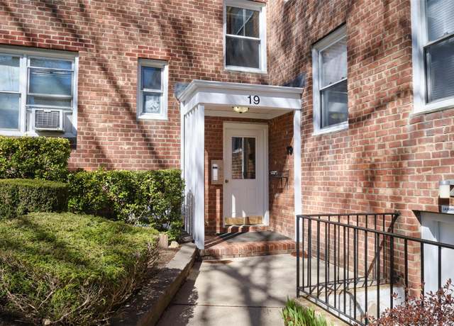 Property at 19 Edwards St Unit 2F, Roslyn Heights, NY 11577, 1 bed, 1 bath