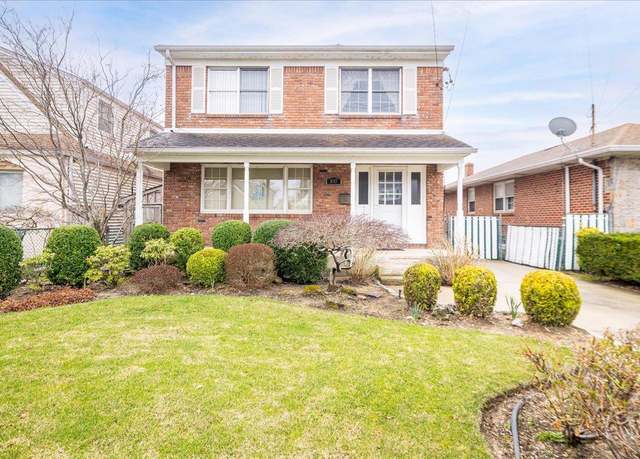 Property at 897 Second Ave, Franklin Square, NY 11010, 3 beds, 2.5 baths