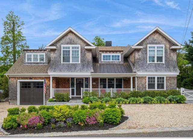 Property at 8 Hilltop Dr, Bayville, NY 11709, 4 beds, 3 baths