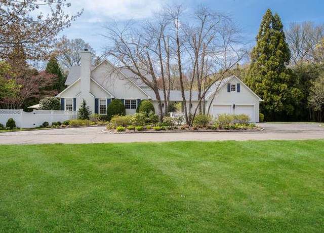 Property at 11 Morgan Ln, Locust Valley, NY 11560, 4 beds, 2.5 baths
