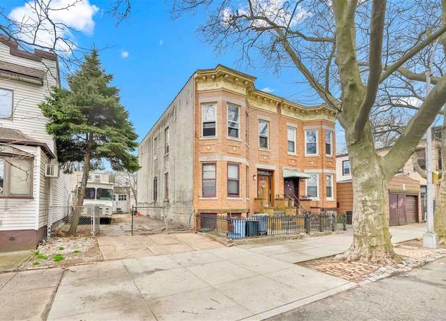 Property at 79-38 77th Ave, Glendale, NY 11385, 5 beds, 3 baths