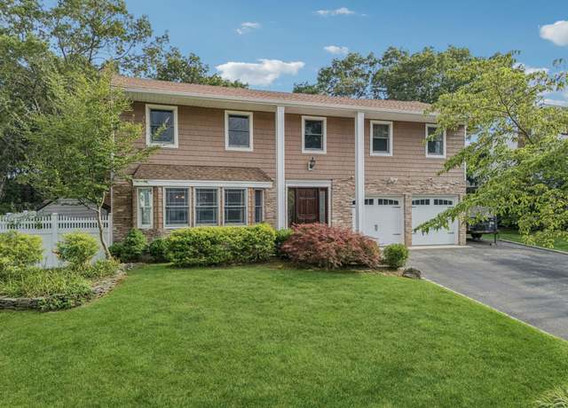 Property at 30 Abbot Rd, Smithtown, NY 11787, 5 beds, 2.5 baths