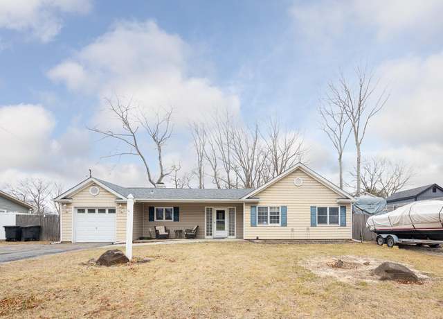 Property at 53 Brookhaven Dr, Rocky Point, NY 11788, 3 beds, 1 bath