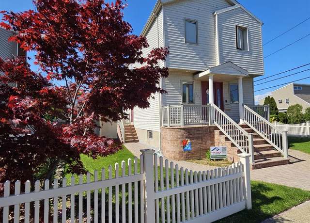 Property at 385 Oceanside Pkwy, Oceanside, NY 11572, 4 beds, 2 baths
