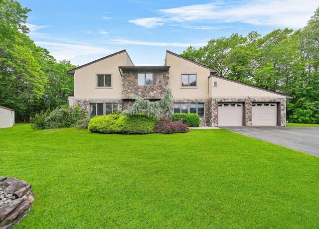 Property at 43 Dustman Ln, Nanuet, NY 10954, 5 beds, 3 baths