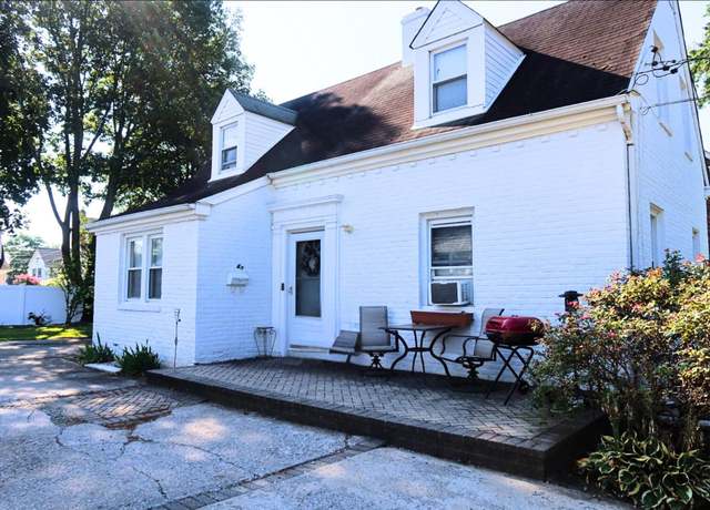 Property at 42 Sunset Dr, Hempstead, NY 11550, 3 beds, 1.5 baths