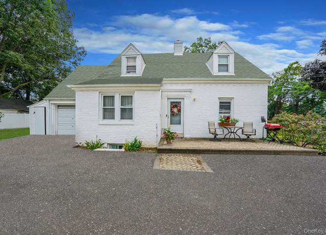 Property at 42 Sunset Dr, Hempstead, NY 11550, 3 beds, 1.5 baths