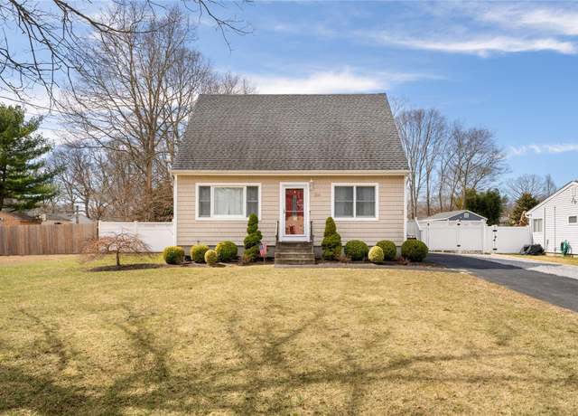 Property at 184 N Titmus Dr, Mastic, NY 11950, 3 beds, 1.5 baths