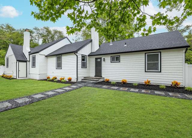 Property at 337 Vanderbilt Blvd, Oakdale, NY 11769, 4 beds, 2 baths