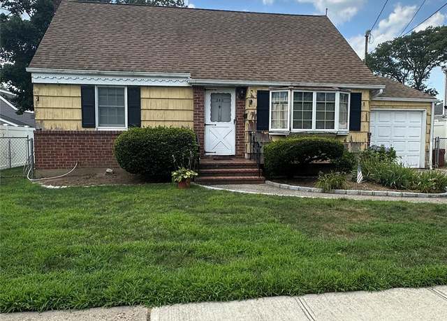 Property at 280 Carol Dr, Massapequa Park, NY 11762, 4 beds, 1 bath