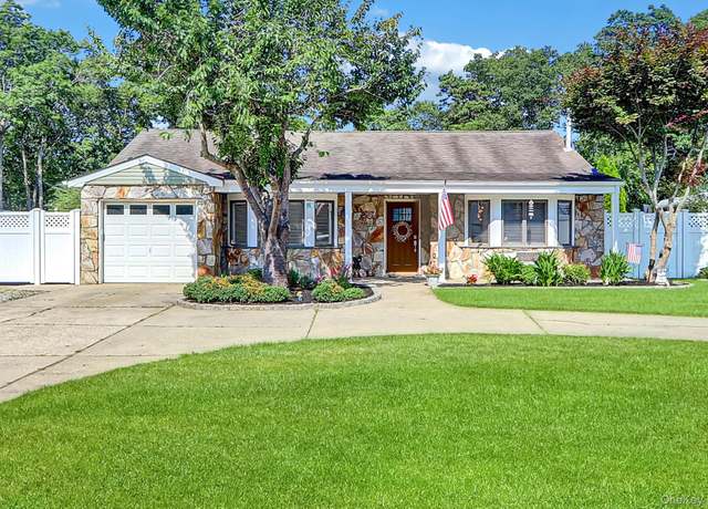 Property at 1039 Terry Rd, Ronkonkoma, NY 11779, 3 beds, 1.5 baths