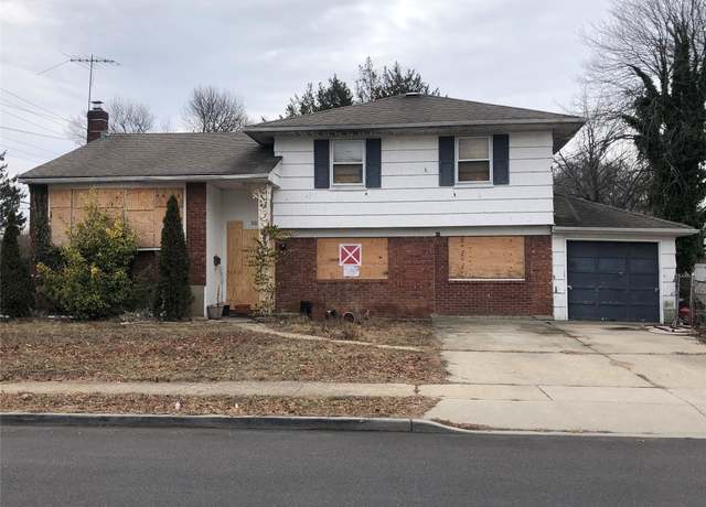 Property at 62 Alhambra Rd, North Baldwin, NY 11510, 3 beds, 2 baths