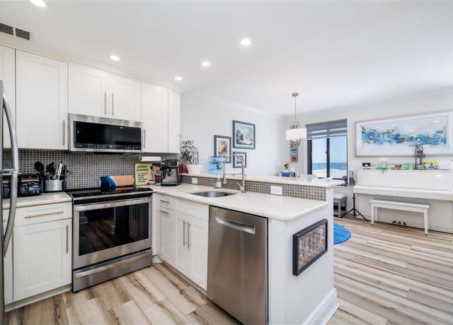 Property at 100 W Broadway Unit 6DD, Long Beach, NY 11561, 2 beds, 2.5 baths