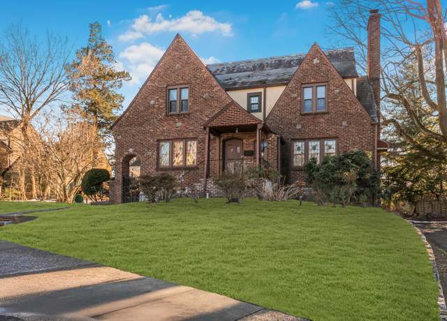 Property at 11 Wilcox Ave, Yonkers, NY 10705, 4 beds, 2.5 baths