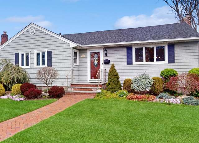 Property at 3989 Worthmor Dr, Seaford, NY 11783, 3 beds, 1 bath