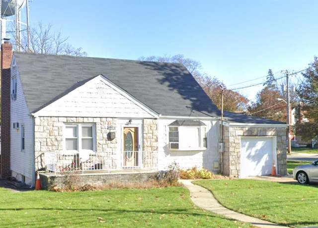 Property at 58 Weberfield, Freeport, NY 11520, 3 beds, 1.5 baths