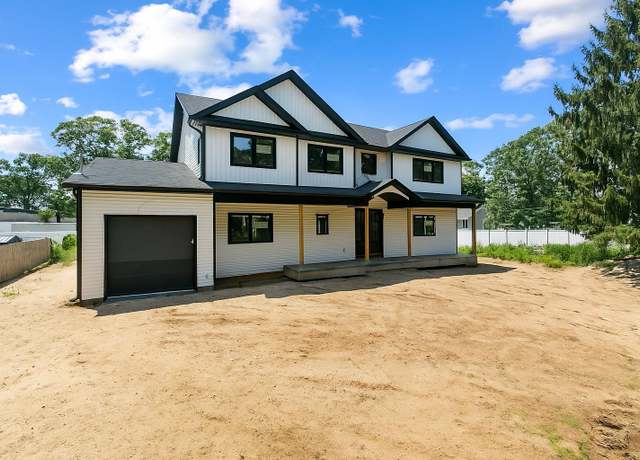 Property at 825 Weber Ave, West Babylon, NY 11704, 6 beds, 4.5 baths