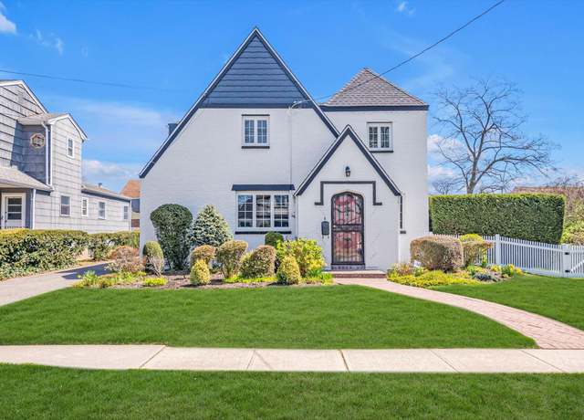 Property at 6 Howland Rd, East Rockaway, NY 11518, 3 beds, 2.5 baths