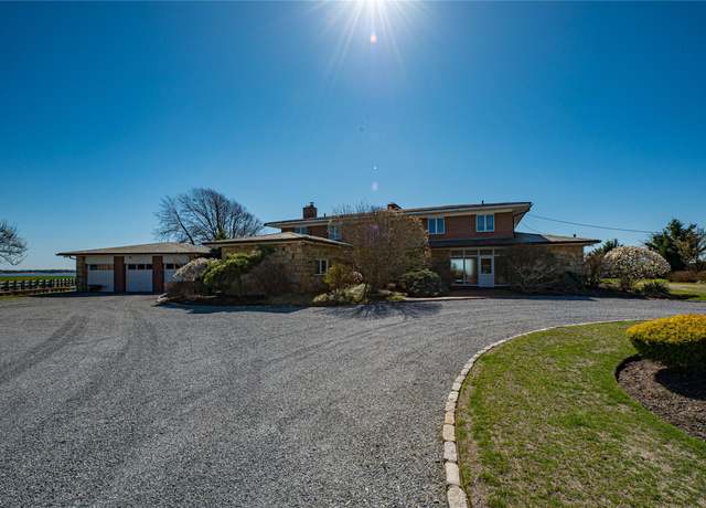 Property at 101 West Ln, Bay Shore, NY 11706, 5 beds, 5 baths