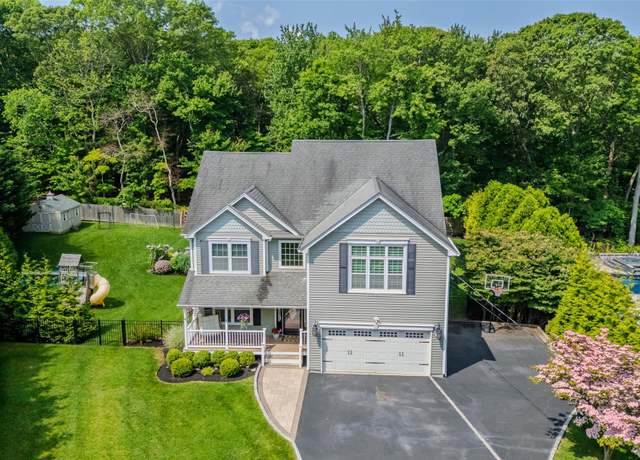 Property at 7 Long View Dr, Wading River, NY 11792, 5 beds, 3 baths