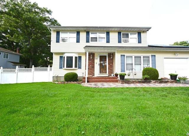 Property at 1150 Connetquot Ave, Central Islip, NY 11722, 5 beds, 4 baths